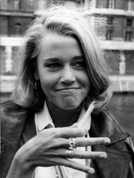 siennarpark's tweet photo. your camera roll if jane fonda was your girlfriend; a thread https://t.co/y5CwYYu6CZ