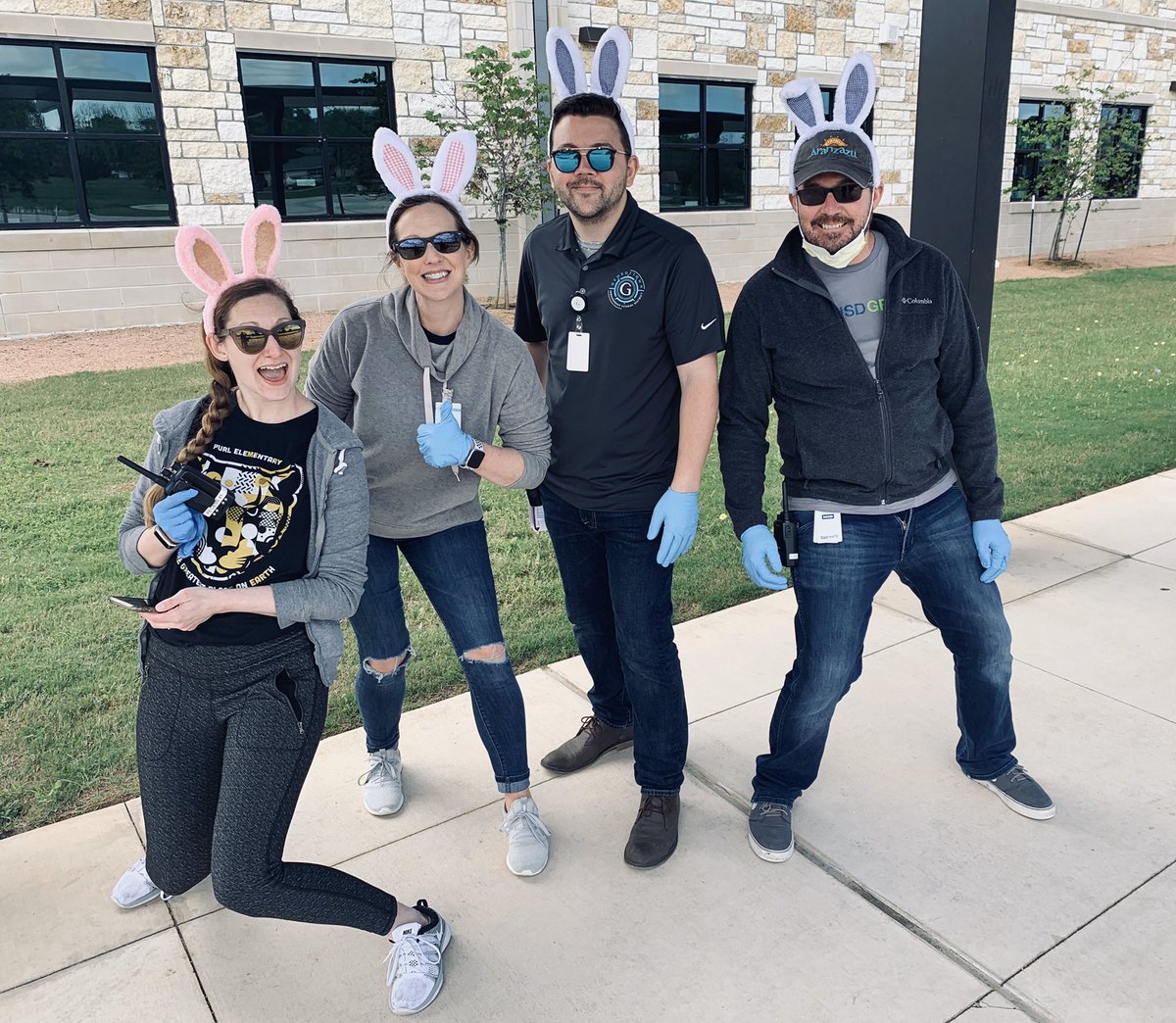 Curbside meals were HOPPIN in <a href="/GeorgetownISD/">Georgetown ISD</a> today! 1000+ out to our amazing families at Purl Elementary!