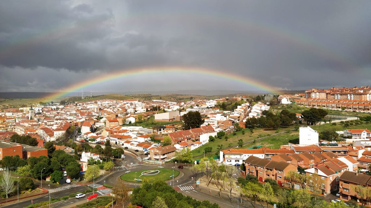 ArchivoArganda's tweet photo. El #Archivo de la Ciudad se construye entre todos. Comparte con nosotros la fotografía de tu calle, grabaciones o vídeos de tus aplausos o todo aquello que creas debe formar parte de la memoria de #Arganda https://t.co/88qIDfZXhP https://t.co/lVRnzxQVpT
