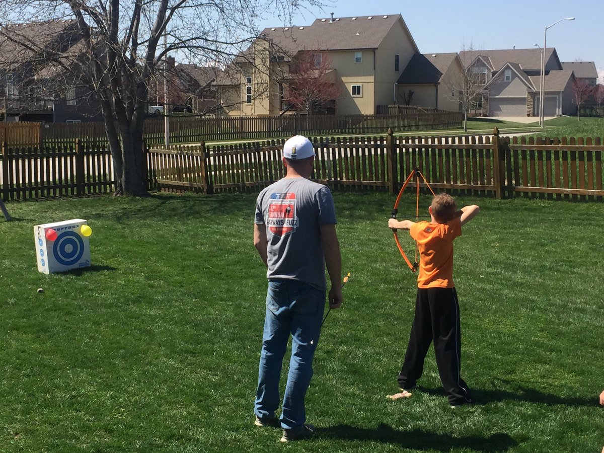 Staerkel1st's tweet photo. Archery class today. #InThisTogetherLPS https://t.co/SAGlP1MocE
