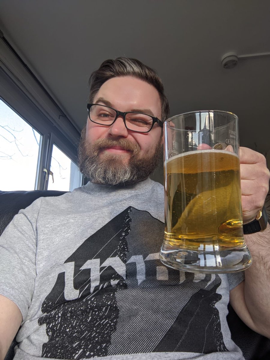 UNDOmusic's tweet photo. @ColinLa53429621 stays in with a beer and a sweet shirt, be like Colin https://t.co/xzZy3v7lmj