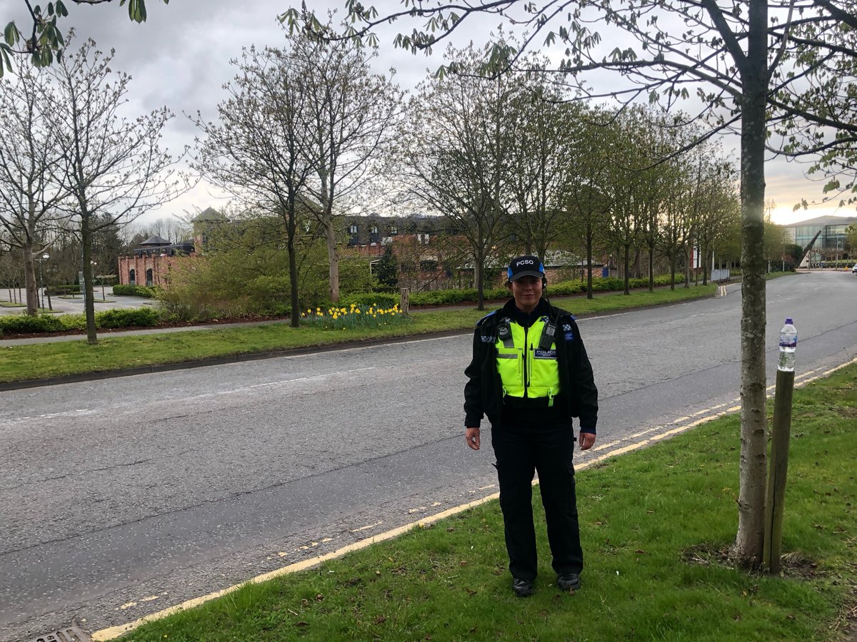 BewseyWcrossPol's tweet photo. I have been on foot patrol around the beat area this afternoon/ evening. Myself and PC Stevens are with you until 11pm tonight. #hereforyou #wecare #beatofficers https://t.co/asI12fhwEv