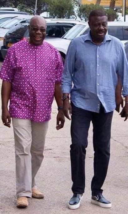 lindapatou's tweet photo. @ManuDibango_Off et @PapeDiouf_ sont des personnalités qui avaient encore tant à donner à l'Afrique.
Terriblement triste ☹️ #Covid19 #RIPPape #Coronavirus https://t.co/XDieBPL9T4