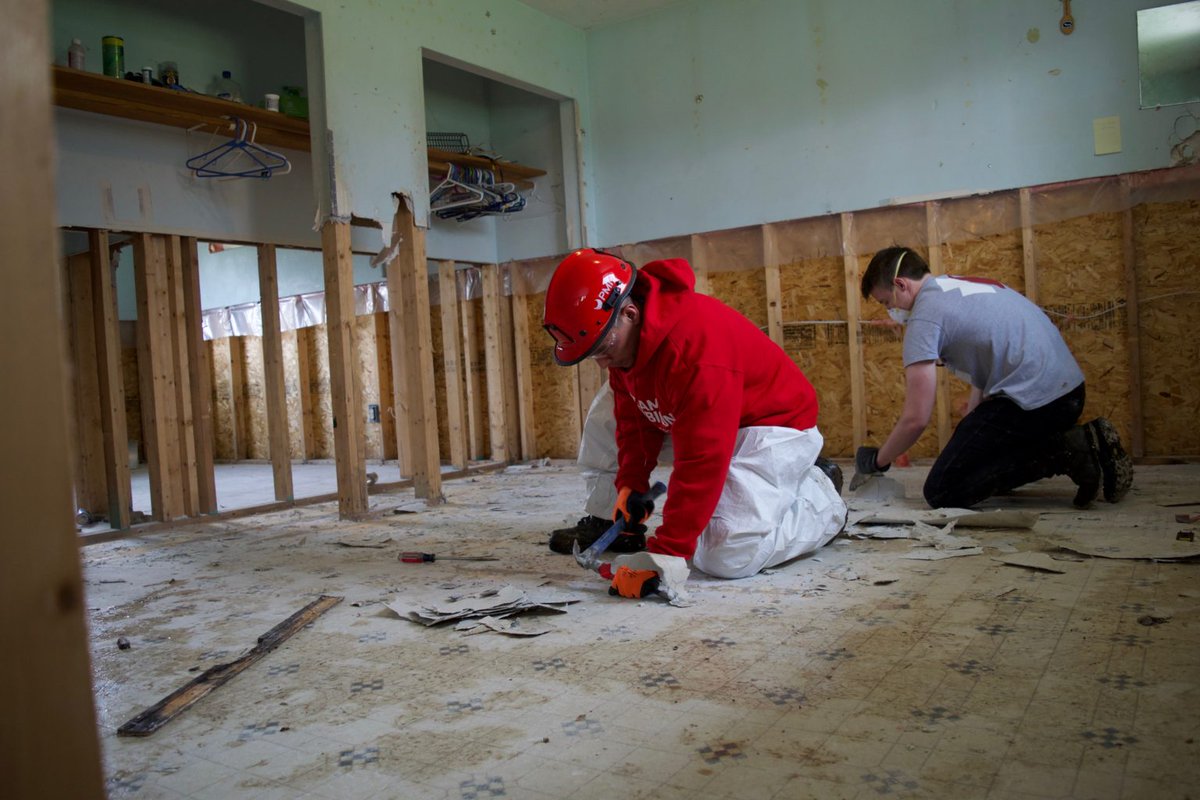 SalishSentinel's tweet photo. Volunteers assist with Halalt flood recovery https://t.co/jxKCbZKfOc https://t.co/o8tQKSfKy8