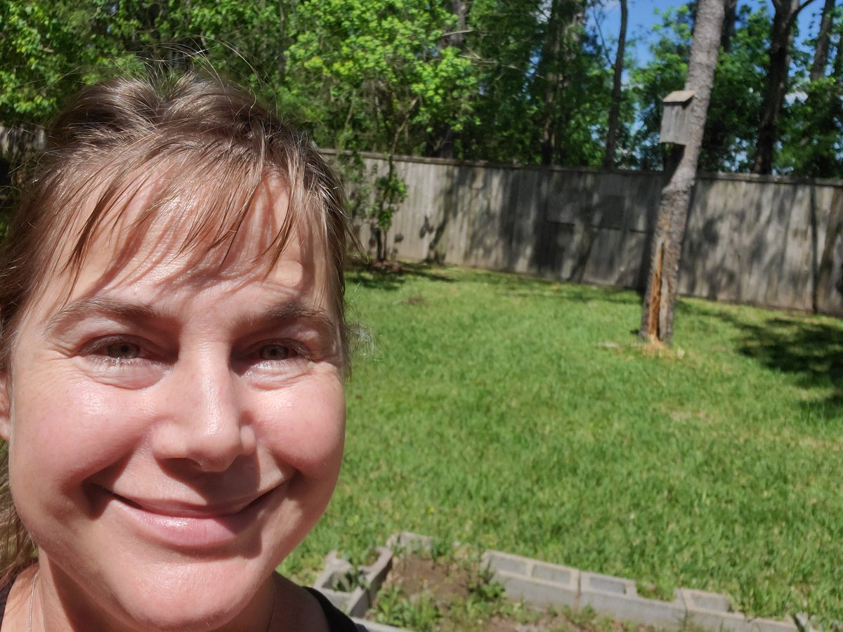 DrMichelleHowa1's tweet photo. Take care of your mental health today by spending time outside! I have no meetings, so I'm writing evaluation reports on my back porch. It's important to find things you can do to feed your soul, while complying with staying at home. Think about what you can do to feed your soul! https://t.co/U6PQD9Ra1I
