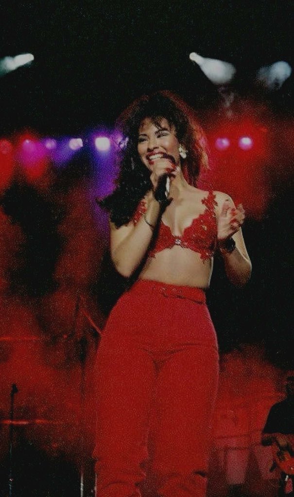 ROMANJAAVI's tweet photo. 25 years rip selena quintanilla #selena25 https://t.co/mhQDMSuQKX