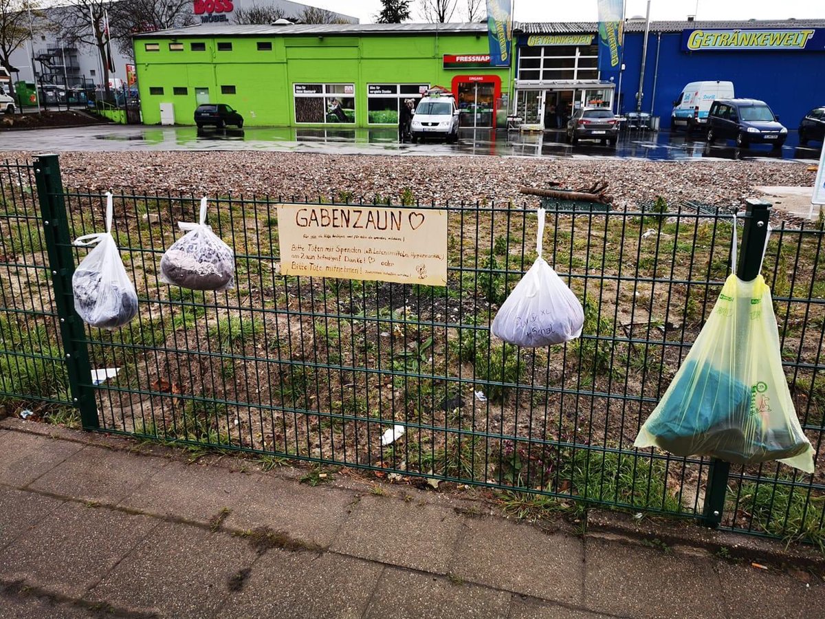 BRGerd's tweet photo. Danke fürs geben und nehmen. #Gabenzaun https://t.co/KVwJY9wWvk