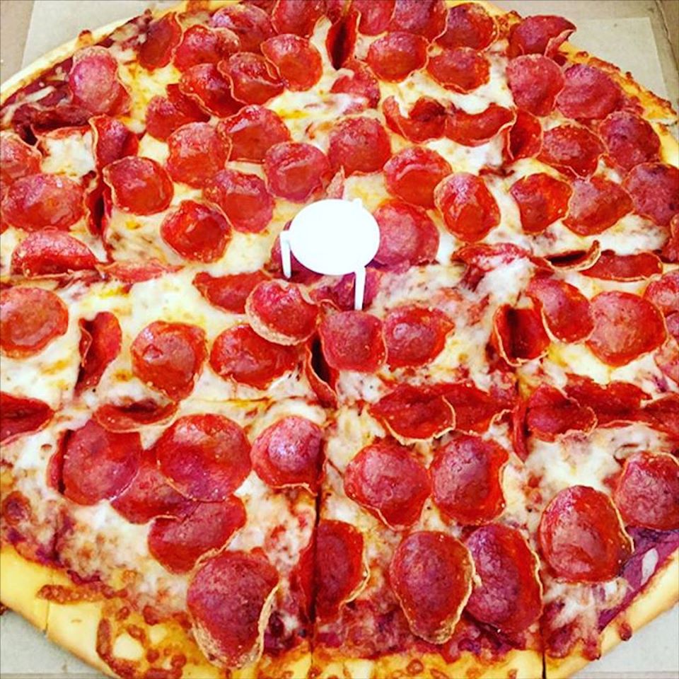 onehollandrg's tweet photo. This. This is what perfection looks like. Celebrate #TakeOutTuesday with a pizza from LaRosa's! https://t.co/LnX64zBS2d