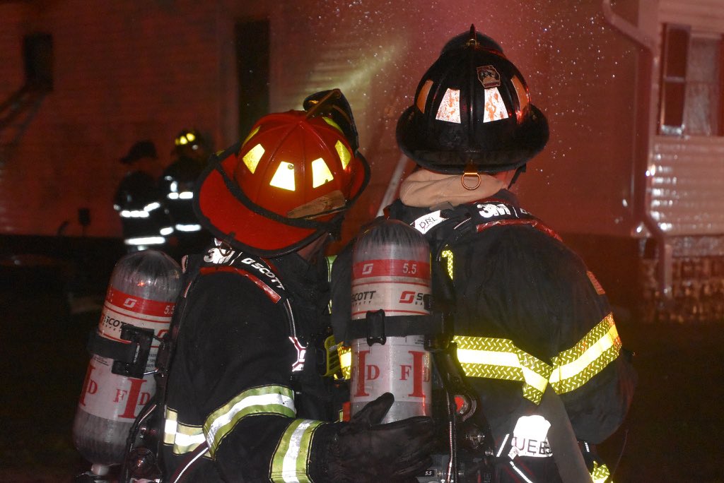 JesseWellsNews's tweet photo. “We fully expect we’ll see the numbers increase dramatically”
Leaders with IMPD and IFD brace for increase in positive COVID-19 cases in their ranks.
Already 12 IMPD officers and 11 IFD members have tested positive. https://t.co/zvlltP6ej5