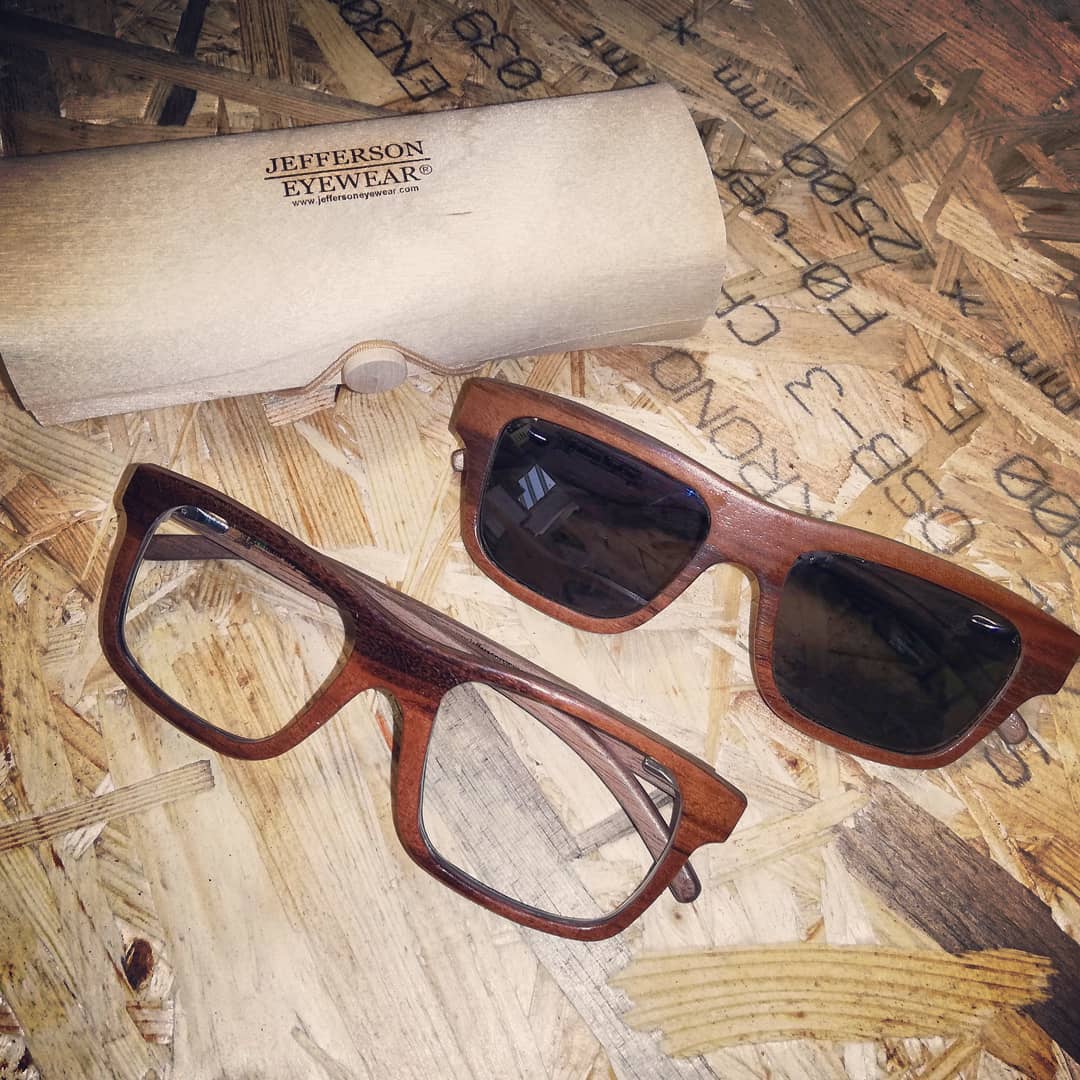 JeffersonEyew's tweet photo. Off to Ireland ๐ฎ๐ช๐
Hope they will suit @graham_hopkins ๐ค๐ค
#jeffersoneyewear #woodenglasses #handmade #from #drumshells #eyewearfashion #opticalart #optics #opticianlife #eyewearlove #opticalshop #drummer #drums #madeinlimburg #inthedutchmountains #worldwide #optics #opticians https://t.co/pQTpeiWTLv