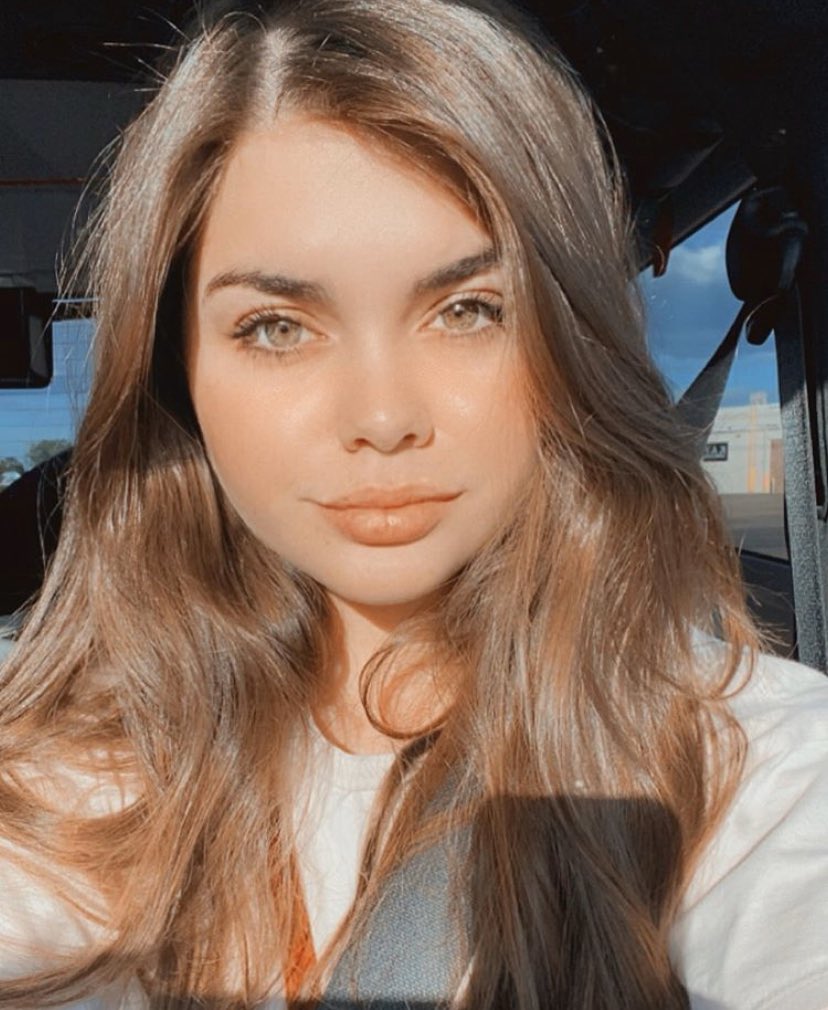 _aller_'s tweet photo. I like her https://t.co/R8fSHmrILn