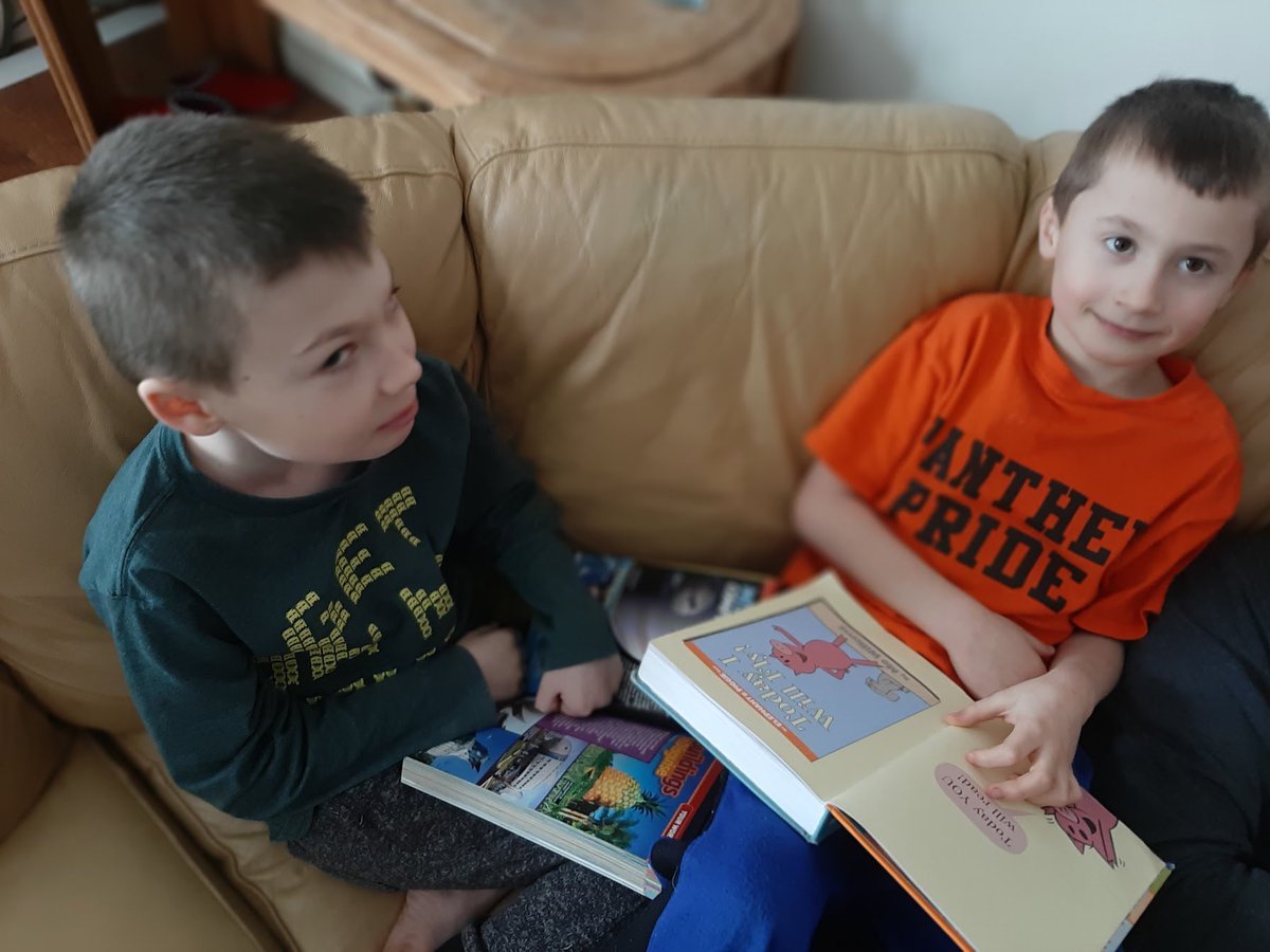 MsMoodster's tweet image. ⁦A ⁦@ChristinaGFMPSD⁩ ⁦@FMPSD⁩ family doing some learning together! We miss our students but love getting updates from them! #ABLearningAtHome #FMPSDLearningAtHome ⁦@TGrisch⁩