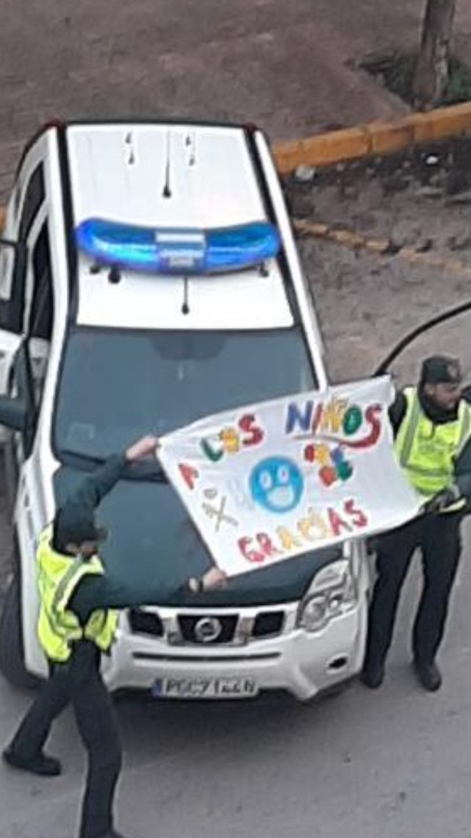 Como una imagen vale más que mil palabras ahí os la dejamos...de parte de los guardias civiles de Utiel #Valencia

#EsteVirusLoParamosUnidos