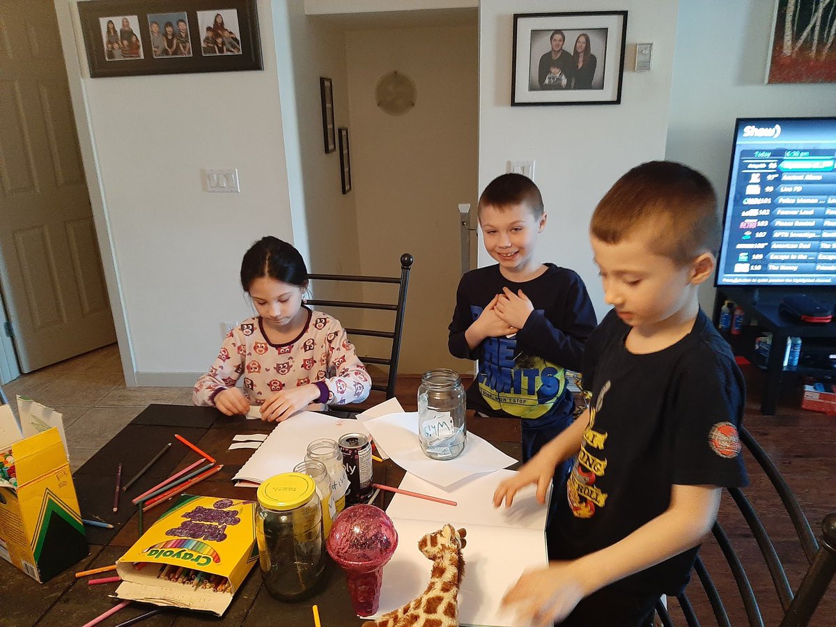 MsMoodster's tweet image. Looks like some fun at home learning going on with this ⁦@ChristinaGFMPSD⁩ ⁦@FMPSD⁩ family!  We love to see you learning! #ABLearningAtHome #FMPSDLearningAtHome ⁦@TGrisch⁩ ⁦@MsBarringtonCG⁩