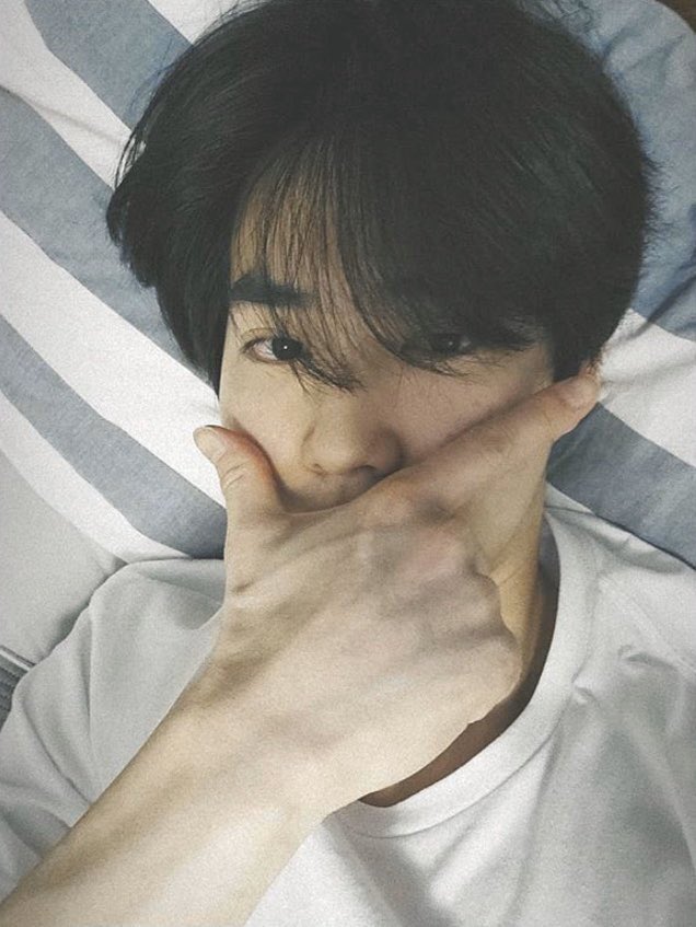 dear_suho_01's tweet photo. 이 사람을 행복하게 
해주고 ��다고 나는 생각했다.
처음으로 내가 아닌 다른 사람을 
행복하게 만들고 싶다고 생각했고,
그 행복으로 나 역시,
행복해질 수 있다고 생각했다.

/ 황정은,웃는 남자 https://t.co/uvAiNDVIP7
