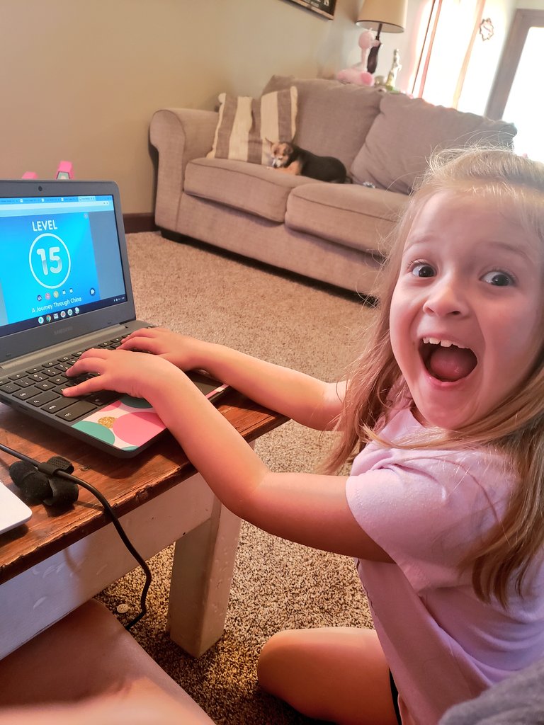 krysta_combs's tweet photo. Lexia time! #SPSatHome https://t.co/787dlsYKk0