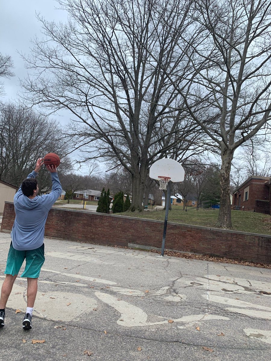 DevriesDerrick's tweet photo. @Scotty_Loading @CalvinMensBball @FerrisMBBALL @CalebDekryger @conner_kok @ewarn7 @hankymckspanky @tony_dewitte @TheRealKingPete #CoronaCourtChallenge @Scotty_Loading nobody can stop me from improving my old man game #WashedHooper @RyanLeunk got a clip still https://t.co/dRbZm7HRts