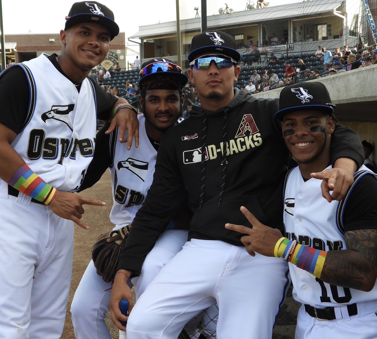 GoPaddleHeads's tweet photo. Thanks for tagging us in, @wmwhitecaps

1: The Badge: 🏊‍♂️
2: The Stadium 🏟️
3: The Players ⚾️
4: The Best Fans! 🎉

We call on: Dad - @Dbacks, Big Bros - @VisaliaRawhide &amp; @Aces, and PBL friends @ifchukars 
#MiLB #SaveMyTeam https://t.co/bVtk15z5fn
