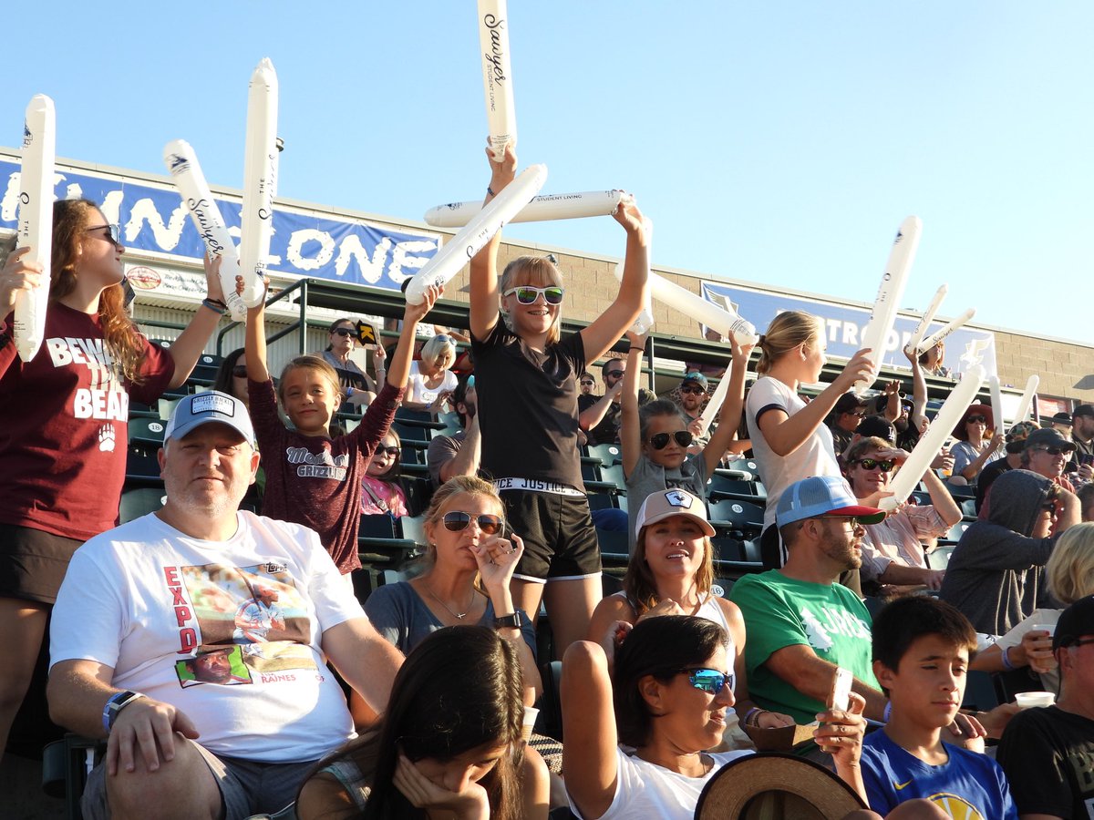 GoPaddleHeads's tweet photo. Thanks for tagging us in, @wmwhitecaps

1: The Badge: 🏊‍♂️
2: The Stadium 🏟️
3: The Players ⚾️
4: The Best Fans! 🎉

We call on: Dad - @Dbacks, Big Bros - @VisaliaRawhide &amp; @Aces, and PBL friends @ifchukars 
#MiLB #SaveMyTeam https://t.co/bVtk15z5fn