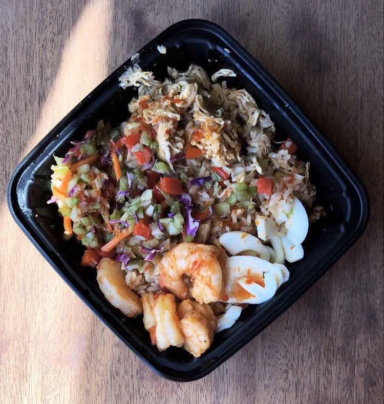 haileygodburn's tweet photo. #TakeoutTuesday with @LongboardsKC 😋 https://t.co/J0btS3qE1s