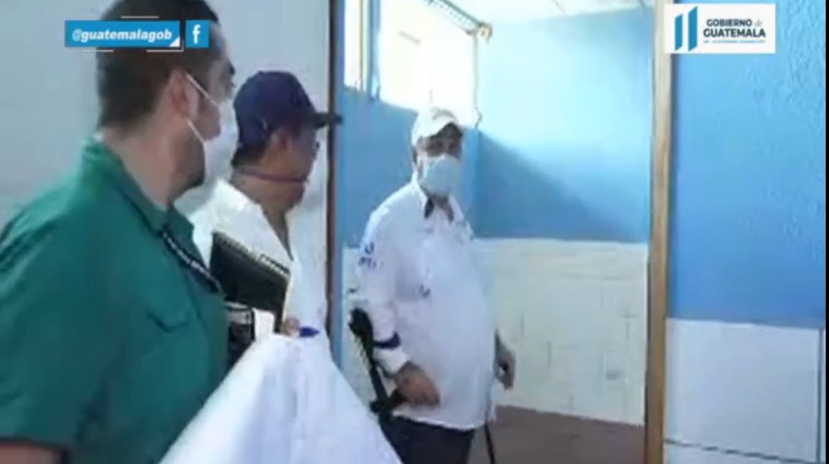 El presidente <a href="/DrGiammattei/">Alejandro Giammattei</a> llega a Petén a supervisar las áreas que se utilizarán para un hospital temporal en el que atenderán a posibles casos de #COVID19gt, las cuales están dentro de la Base Militar de ese departamento.