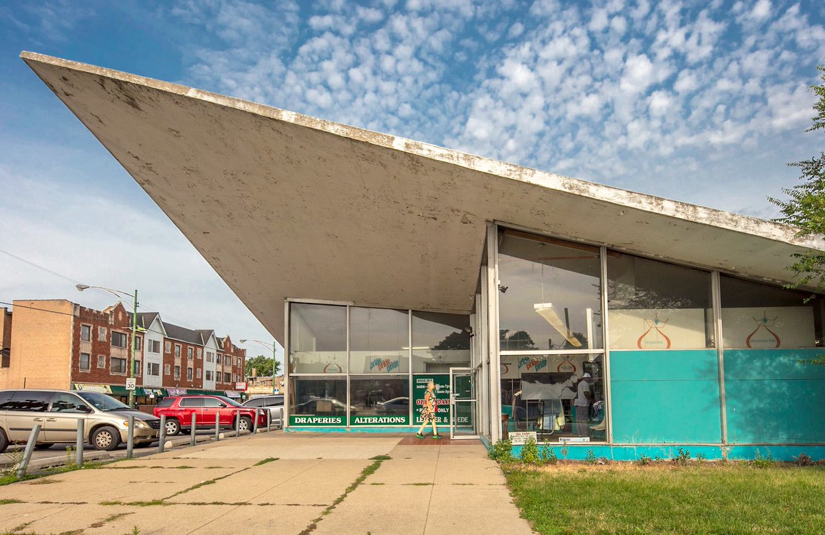 LEEBEY's tweet photo. If you follow me (or read @BookSouthern) you know I had to include Pride Cleaners @ 79th and St. Lawrence in today’s stay-at-home architecture tour. George Siegwart, 1959. Photo’d in 2017; new owner has since fixed the window and spruced the place up significantly. https://t.co/SBhnUzTMEa