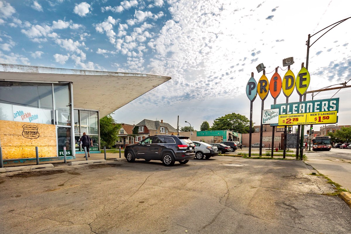 LEEBEY's tweet photo. If you follow me (or read @BookSouthern) you know I had to include Pride Cleaners @ 79th and St. Lawrence in today’s stay-at-home architecture tour. George Siegwart, 1959. Photo’d in 2017; new owner has since fixed the window and spruced the place up significantly. https://t.co/SBhnUzTMEa