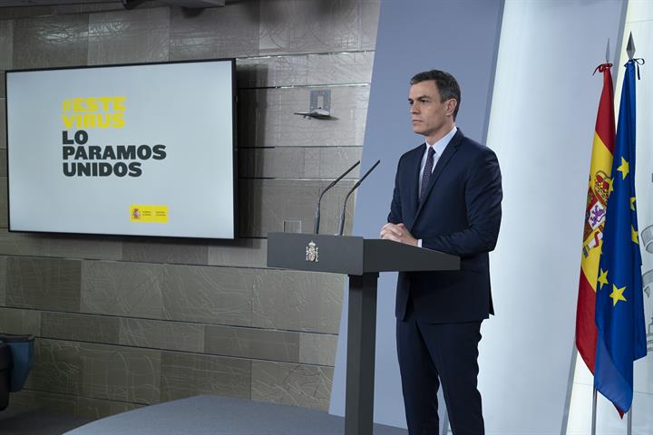 CasoAislado_Es's tweet photo. Decenas de periodistas se hartan del control y de la censura del Gobierno socialcomunista de las preguntas en las ruedas de prensa en La Moncloa. 

Firman un manifiesto titulado #laLibertaddePreguntar para exigir que se acabe con el filtro existente. Este Gobierno da miedo. https://t.co/8tA9uIJzRk