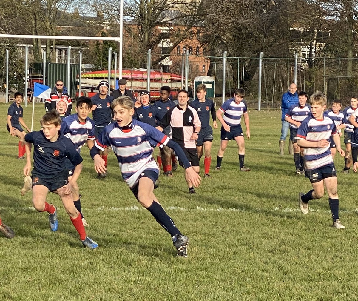 beckybinsey's tweet photo. If you are a rugby person please join the challenge of posting a rugby photo. Just one picture, no description. Please copy the text in your status, post a picture and look at some great memories/pictures.@rchapman_74 @KingsStAlbans https://t.co/DMFP4nW7Pf