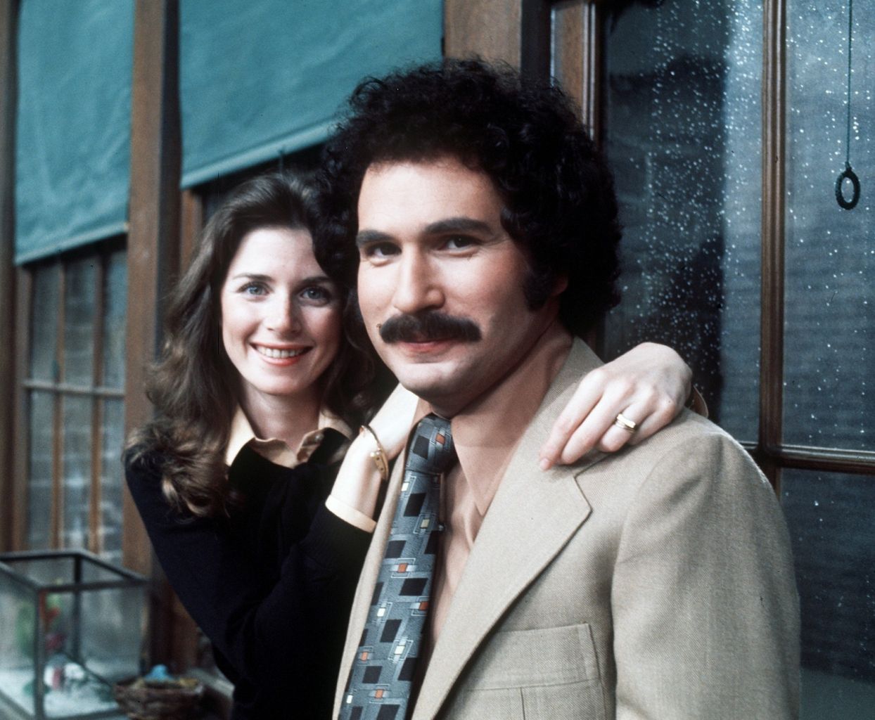 Happy Birthday to Gabe Kaplan who turns 75 today! Pictured here with Marcia Strassman on Welcome Back Kotter. 
