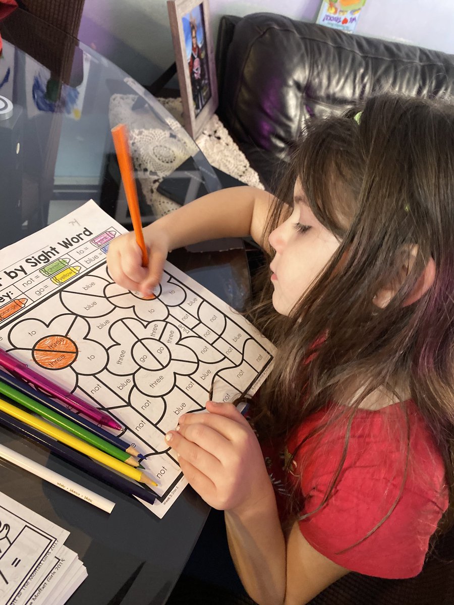 ⁦@MsKallertDWS⁩ sight word coloring!