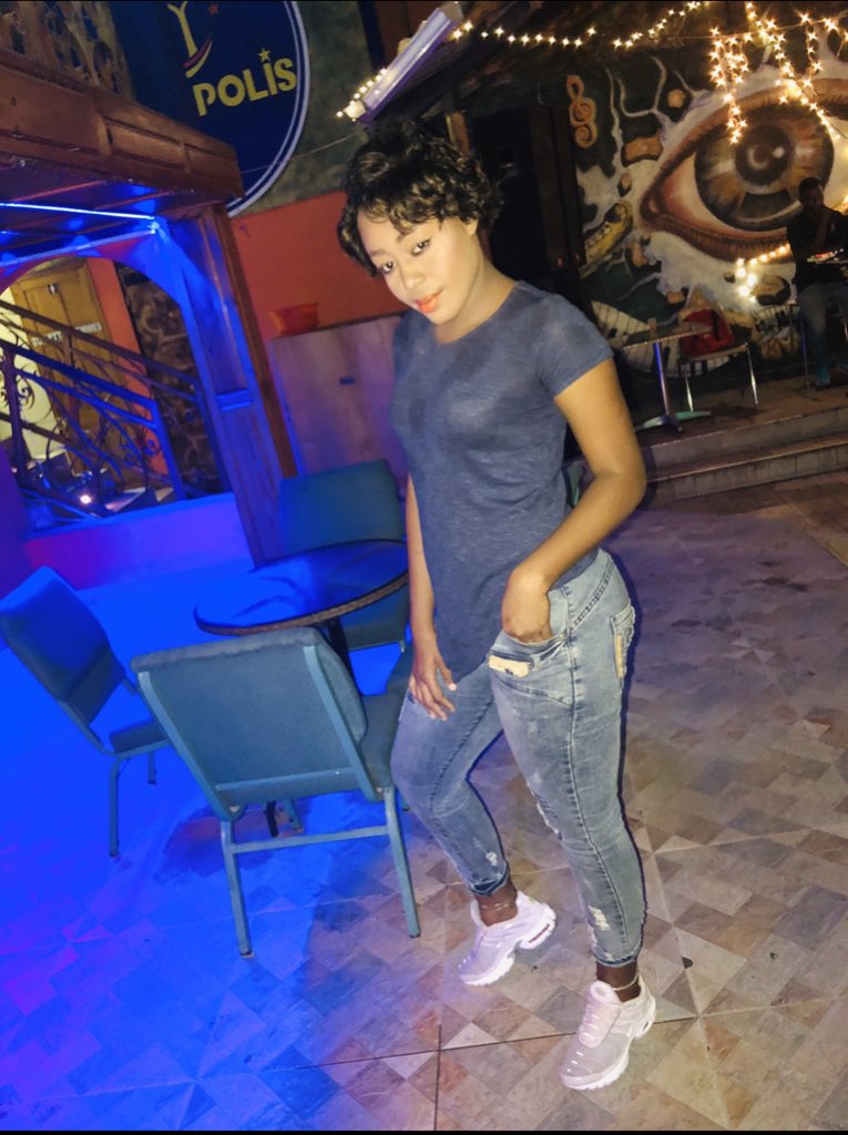 ketty_saint's tweet image. Fè chwaw a 👗 ou a 👖?