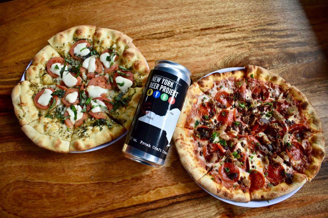 LocalRestWeek's tweet image. New York Beer Project is a whole lot more than just great craft beer. They have a full menu chalk full of delicious options for you and the family🍺🍕

Give their "Smokehouse Platter" or "New Yorker Special" a try, both options feed 4 people!👨‍👩‍👧‍👦

Order tonight!