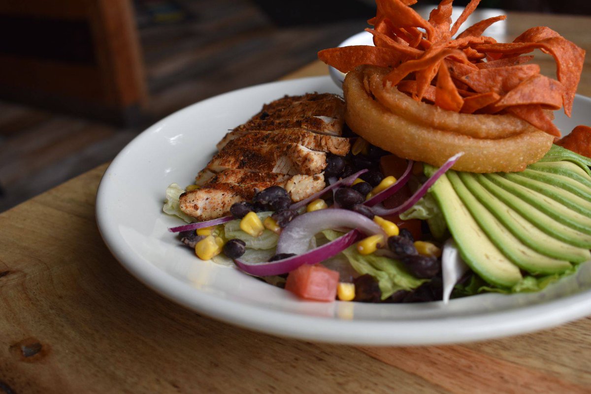 LocalRestWeek's tweet image. New York Beer Project is a whole lot more than just great craft beer. They have a full menu chalk full of delicious options for you and the family🍺🍕

Give their "Smokehouse Platter" or "New Yorker Special" a try, both options feed 4 people!👨‍👩‍👧‍👦

Order tonight!