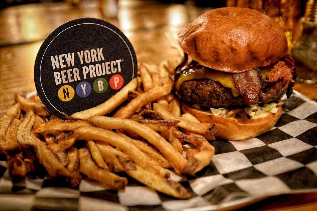 LocalRestWeek's tweet image. New York Beer Project is a whole lot more than just great craft beer. They have a full menu chalk full of delicious options for you and the family🍺🍕

Give their "Smokehouse Platter" or "New Yorker Special" a try, both options feed 4 people!👨‍👩‍👧‍👦

Order tonight!