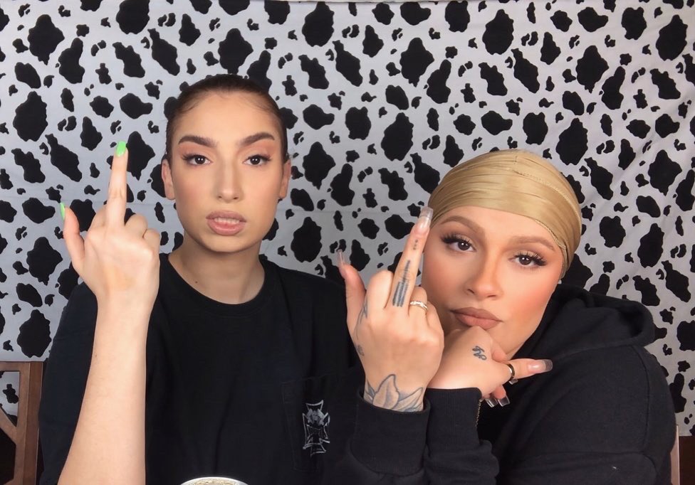 steftodeath's tweet image. tell me we don’t look like soulmates 💅🏼