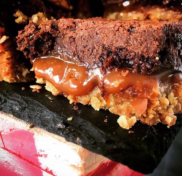 Hashtag_Nom's tweet image. We have been inundated with orders for our brownie postal boxes this week - Thank You! 🙏Treat yourself or send to a loved one here: 👉👉👉👉👉👉etsy.com/uk/shop/Hashta… ... #Brownie #GiftBoxes #PersonalMessage #Etsy #StaySafe #StaySafeEatCake #LockdownUK #Nom @WhatsNewRae #SB