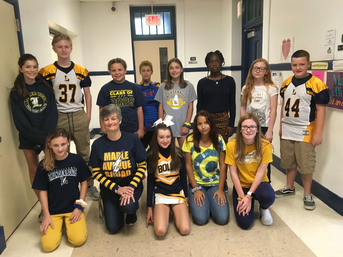 MsTWillet's tweet photo. Showing our Bolt Pride!  Thunderbolt Tues!  #BoltSpiritWeek #mamslearning https://t.co/KpjqU180FP