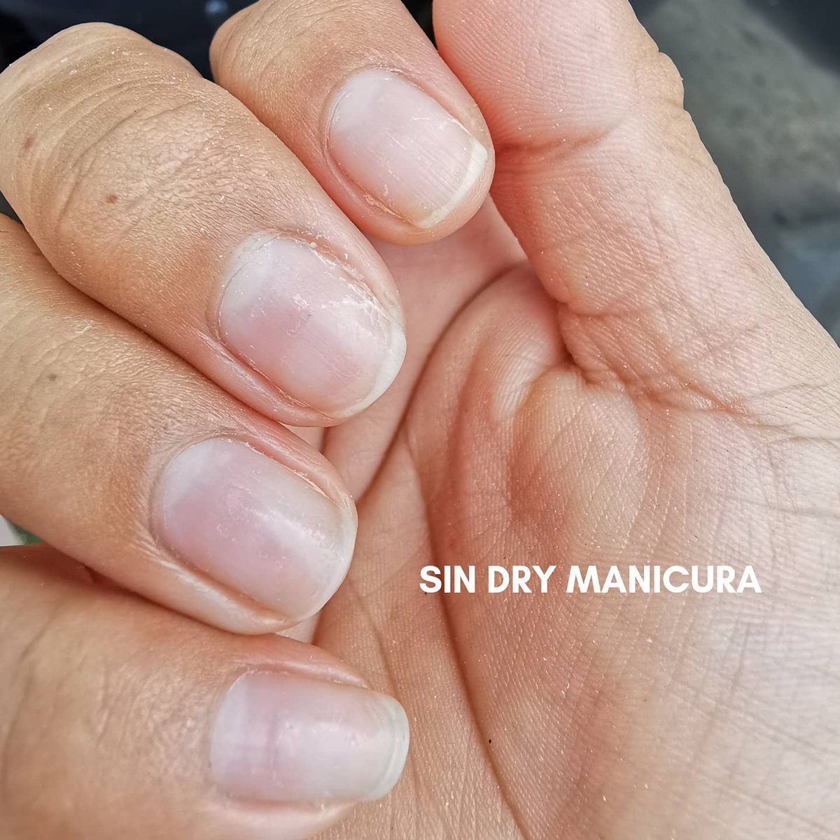 GLOSS_NailsD's tweet photo. La manicura natural ha vuelto, los tonos nude, el rosa pastel clarito y hasta la manicura más light con un sencillo esmalte transparente o con un color muy cercano a tu tono de piel.

*Foto: Dry Manicura + Concealing Base coat de @ezflownailsystems .

Reservaciónes: 9626225265 https://t.co/SrgYlMSMzR