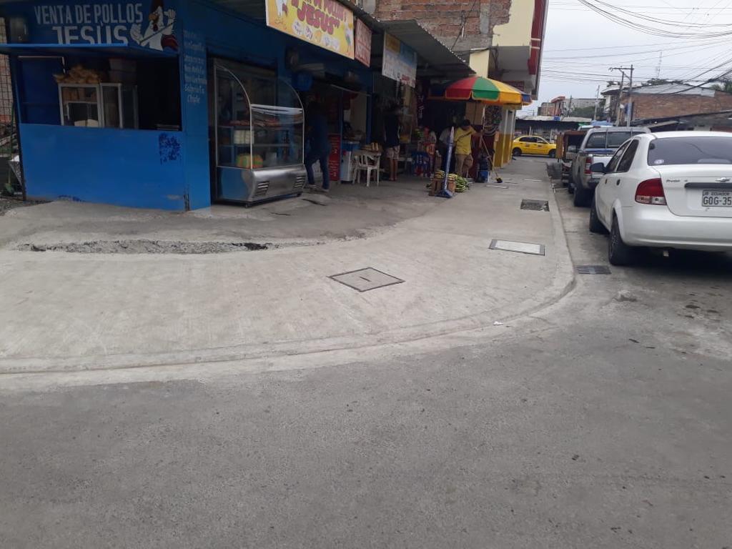 eestrategico's tweet photo. En Manabí no #VamosAParar con la implementación de obras. En Portoviejo se finalizó el mejoramiento de aceras y bordillos dentro de la regeneración urbana de este cantón con una inversión de USD 708 mil. https://t.co/lbrwNJK6mk