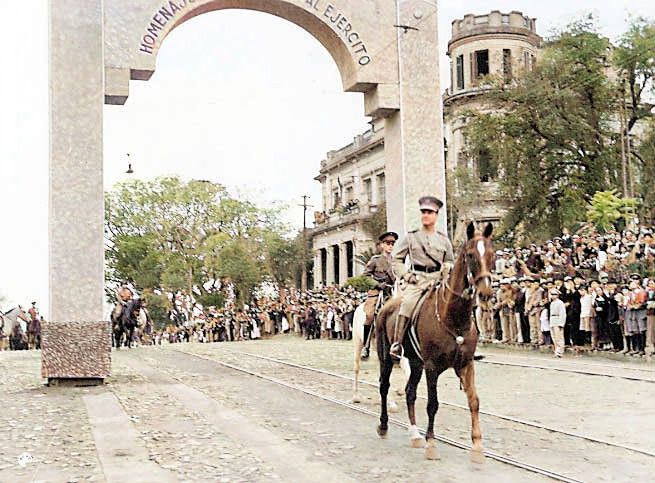 ArevalosVigo's tweet photo. La música siempre presente en momentos difíciles. Si no me equivoco quien toca la guitarra es Emiliano R. Fernández.

Algunas  fotos a color  de la Guerra del Chaco.

@Enrique_Cosp @HeribCaballero https://t.co/7iSgtYrDDy