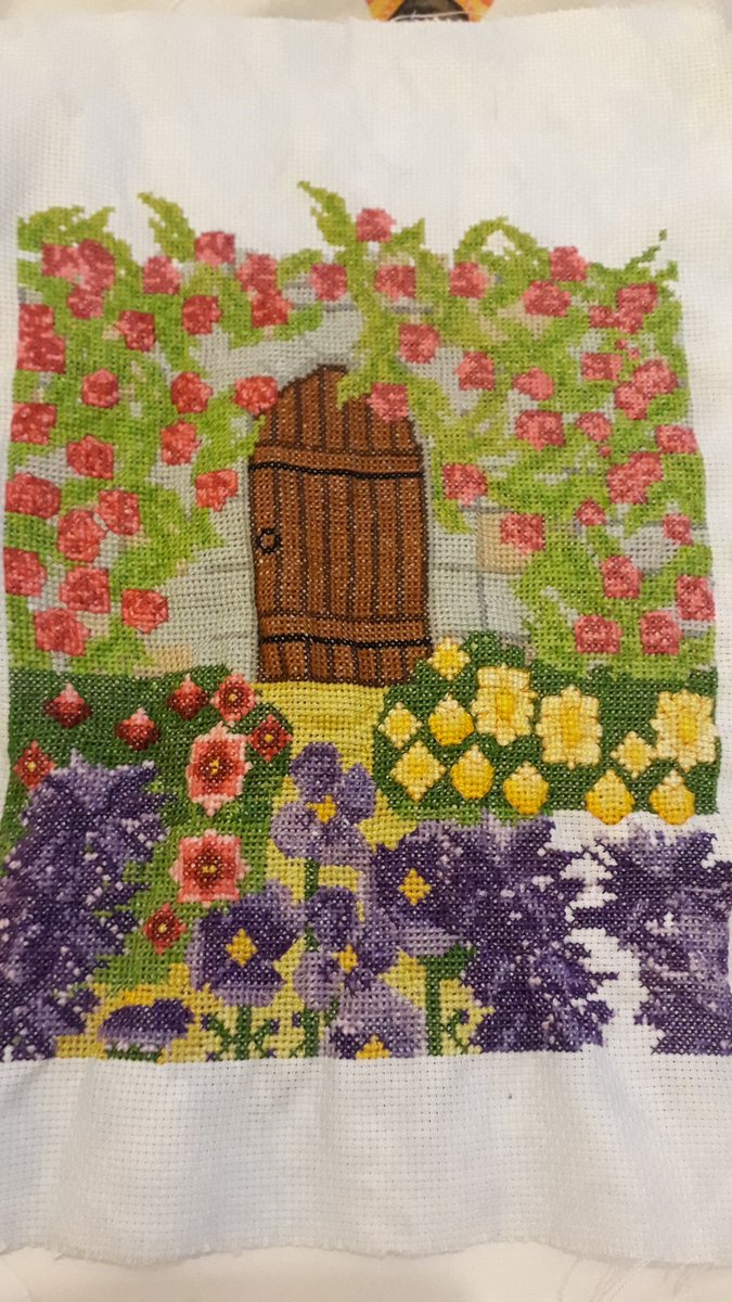 misslucycherie's tweet photo. New Xstitch Xcellence #secretgarden update nearly complete #Crafthour #handemadehour #art #embroidery #threadpainting #threadart #damngoodstitch #contemporaryembroidery #modernembroiderymovement #embroidery #embroideryartist #embroideryart #crossstitchingofinstagram #embroidery https://t.co/MMTzKAPcTK