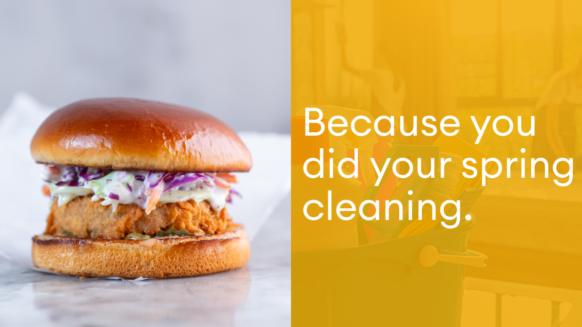 samscrispychkn's tweet photo. Sam’s Crispy Chik’n: A vegan quorn chik’n burger topped with creamy coleslaw, pickles, sam’s special sauce, all on a warm brioche bun.
RT if all that cleaning made you work up an appetite and you need to be #SavedBySam | #SamsCrispyChicken 
https://t.co/l2xe51X4he https://t.co/oZHn9DzruB