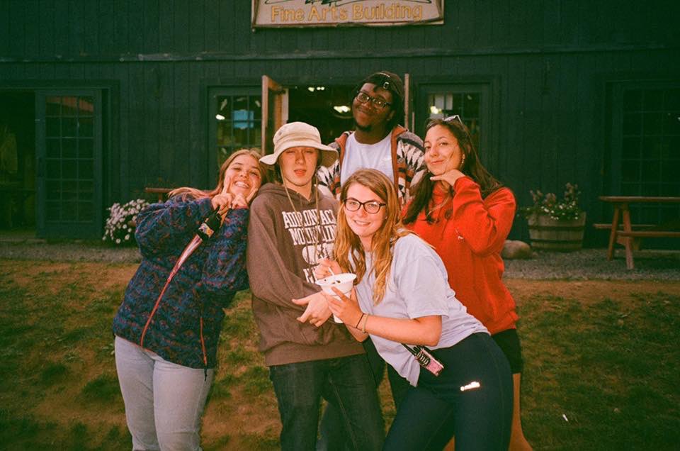rachelmagee2's tweet photo. Bringing back some serious summer blues here...♥️ if you’ve ever considered working in a summer camp in 🇺🇸 hopefully this will give you some insight.  Enjoy ☺️ #PRStudent https://t.co/UOAMENOoXd