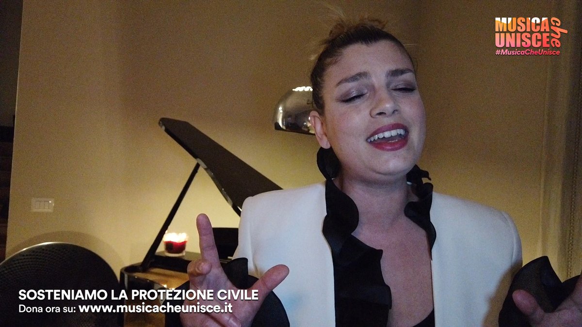 Musicacheunisce's tweet photo. "Amami", una versione unica a casa di @MarroneEmma!
#MusicaCheUnisce https://t.co/g0v3qGKZ3j