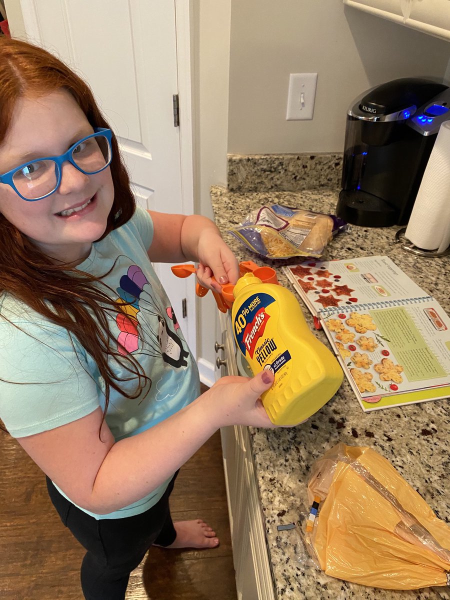 JenniferMHumble's tweet image. Kitchen Chemistry Tuesday! We love our daily cooking time. Today we are measuring mustard and following a recipe for cheesy toast. ⁦@HCS_ScienceDept⁩ #HCSScience ⁦@barronknights⁩