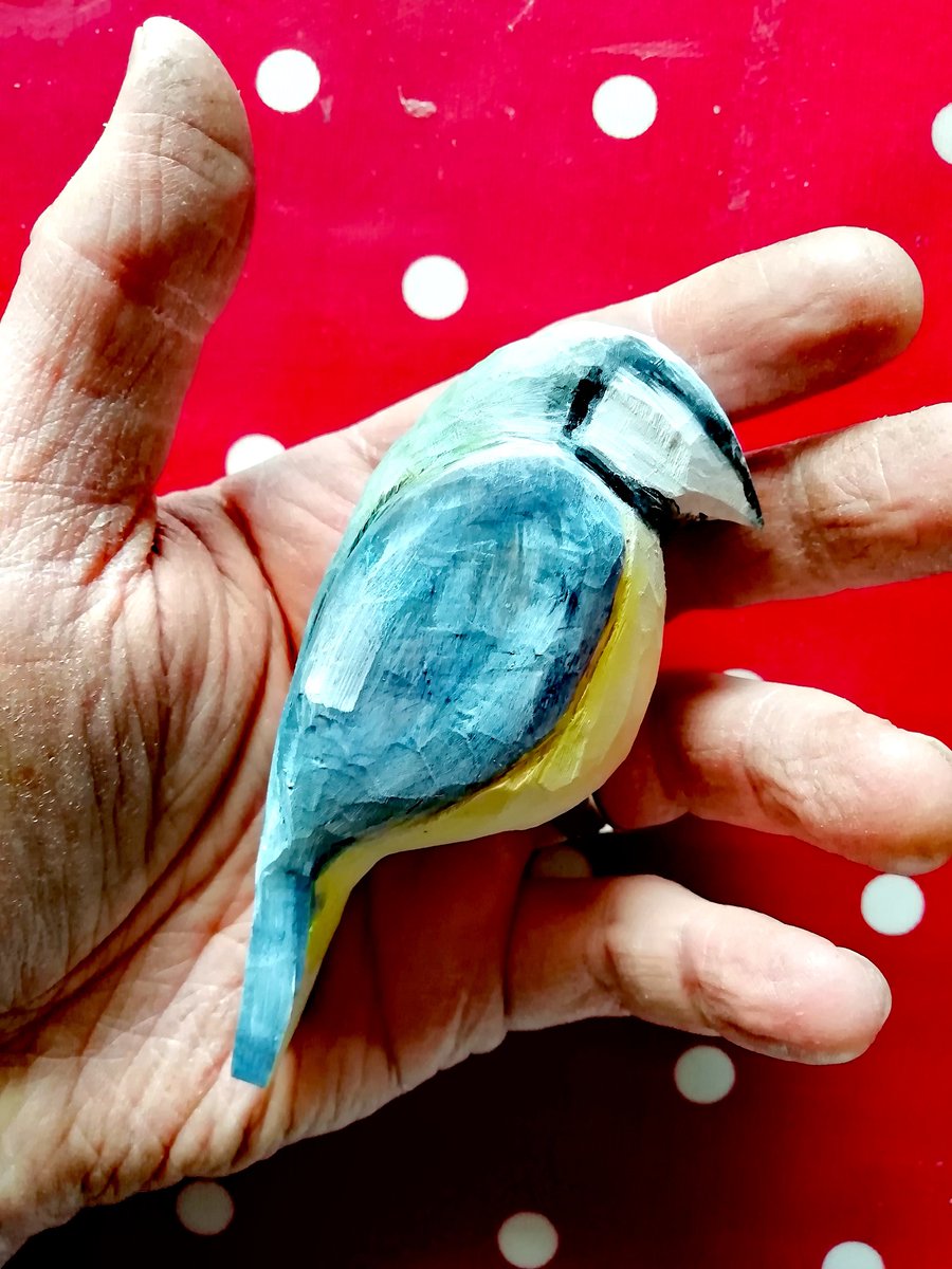 AdamskiWhittles's tweet photo. Finished my first Blue Tit in the Danish style today. When it all feels like it is getting too much, doing something creative can make us feel better. #QuarantineLife #whittle #nature #bird #Denmark #snitte #autistic #anxiety https://t.co/CFg2iAEn9f