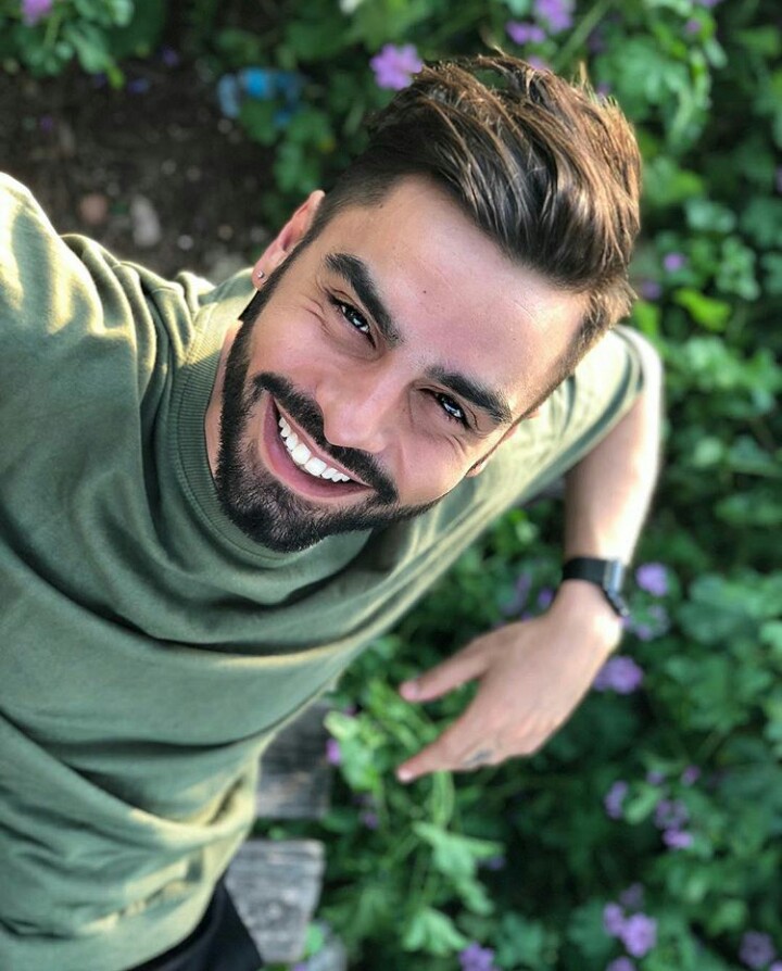paolafalasconi's tweet photo. Essere buoni non è un errore.
L' errore è pensare che i buoni non si ribellano mai.
Tvb sorriso pazzesco❤
#MarioSerpa https://t.co/qb1dEXkTyb