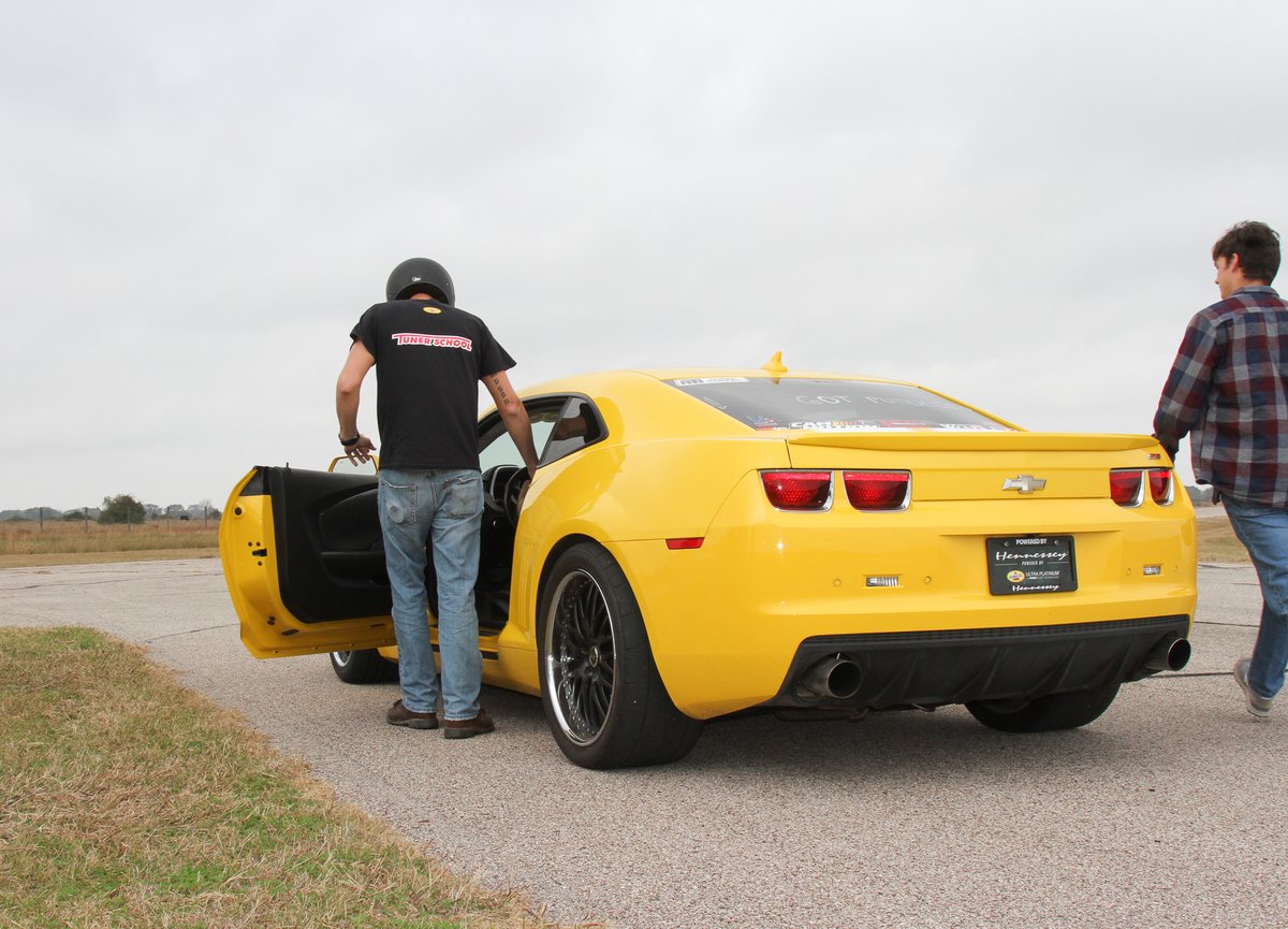 TunerSchool's tweet image. Happy #TailLightTuesday for the Yellow Team 😎
#hennessey #hennesseyperformance #tunerschool #upgradedcars #modifiedsociety #modifiedcars #enginebay #underthehood #upgradeyourlife #careergoals #camarosonly #camaro #chevycars