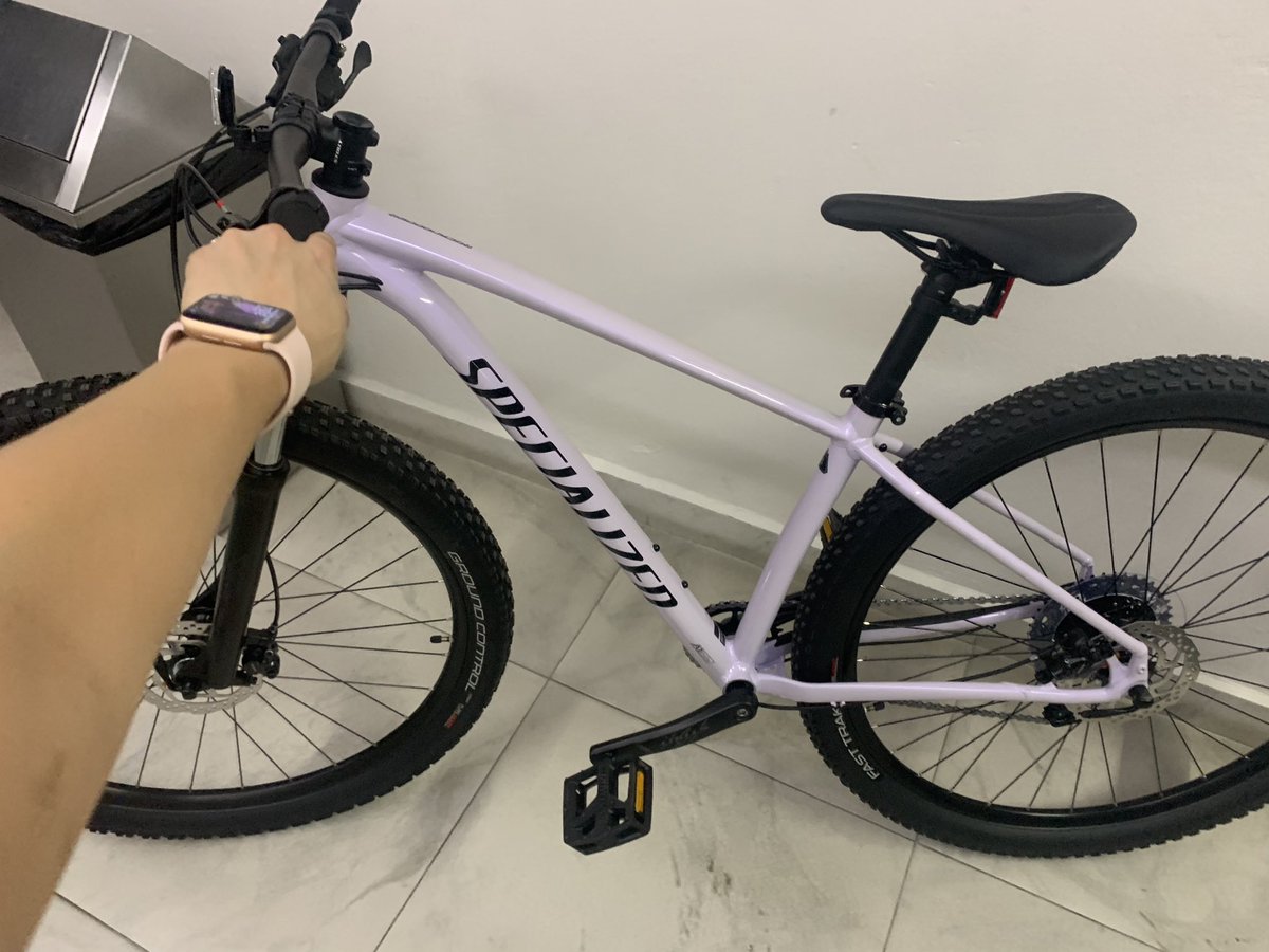 p_amART's tweet photo. Miren lo que estoy estrenando 😍 Recuerden que #SusanaDistancia recomienda usar bicicleta 🚴🏼♀️ aunque si no tienen necesidad de salir #QuedateEnCasa #RockhopperComp https://t.co/ZVaFqP2C3x